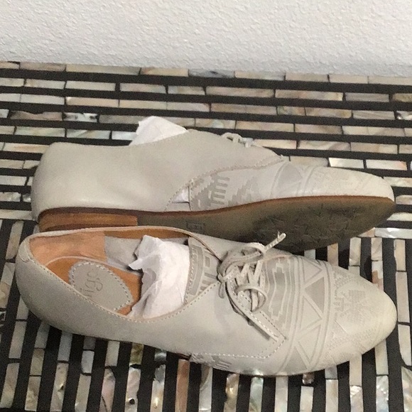 EUC LATIGO “ Junebug” Leather Lace Up Oxford Shoes Light Gray Low Heels - Picture 5 of 10
